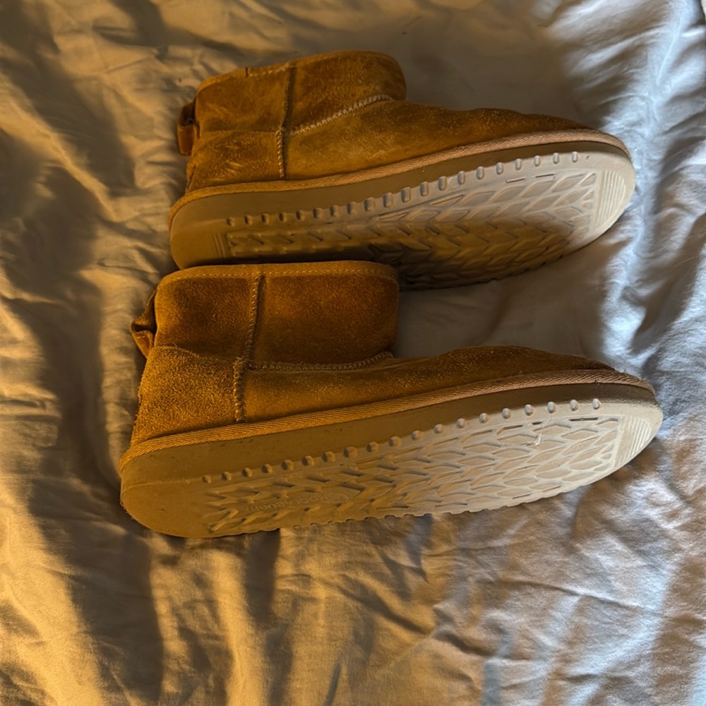 size 6, Koolaburra by UGGs. Good condition